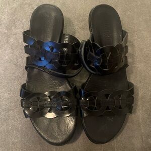 Munro Black Women’s Slide Sandals with Decorative Ring Straps